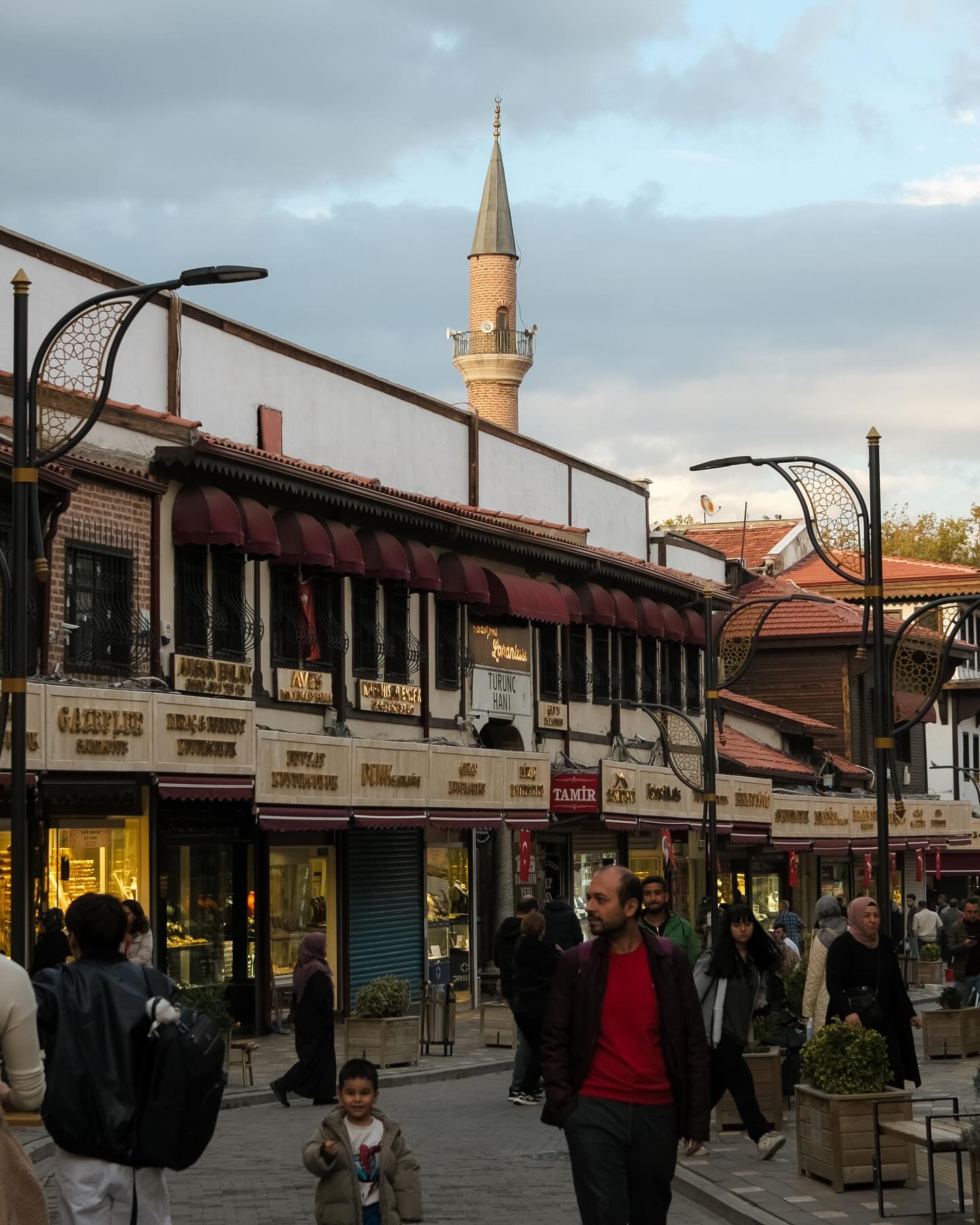 จูเนียร์ - กรวิชญ์ สูงกิจบูลย์