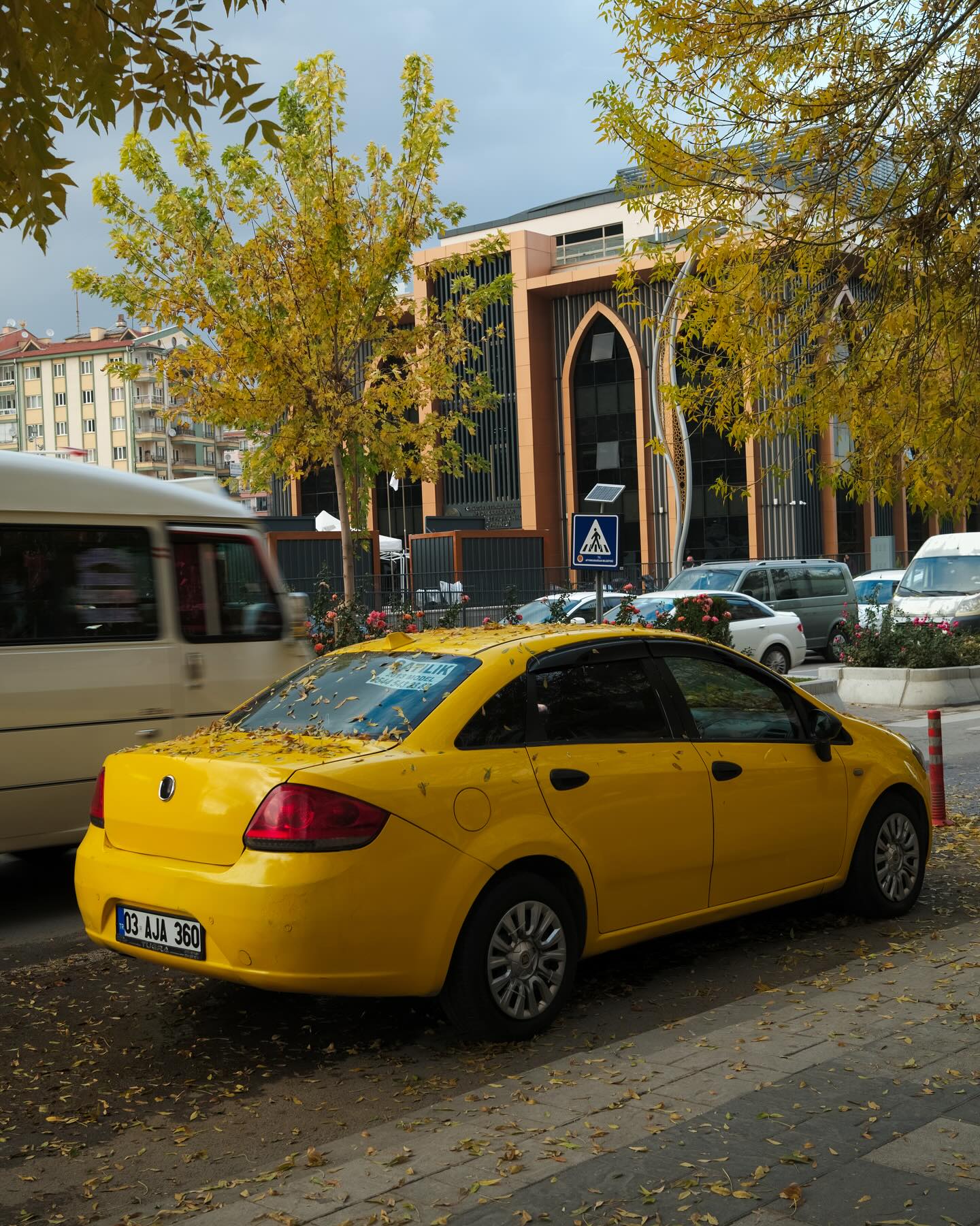 จูเนียร์ - กรวิชญ์ สูงกิจบูลย์