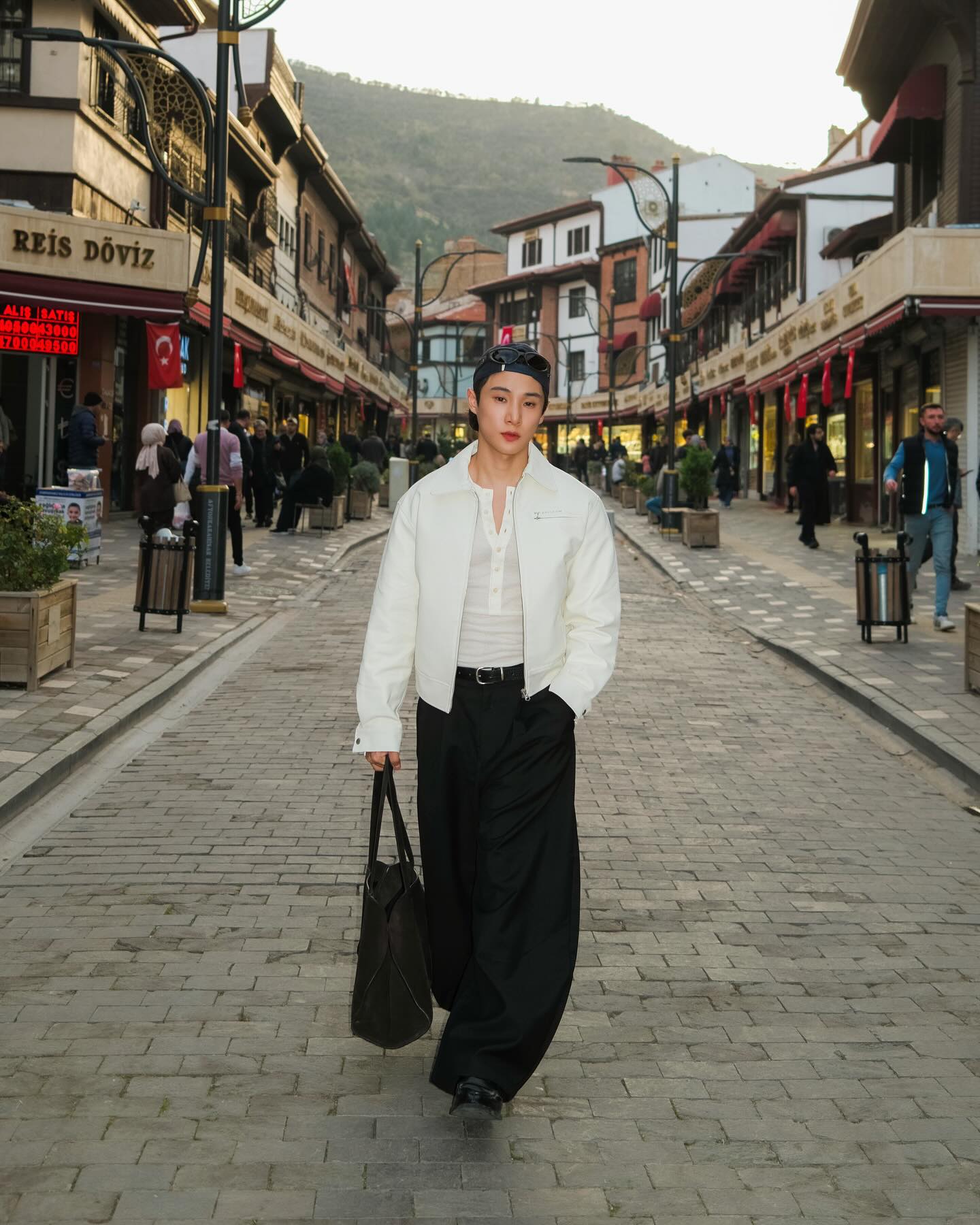 จูเนียร์ - กรวิชญ์ สูงกิจบูลย์