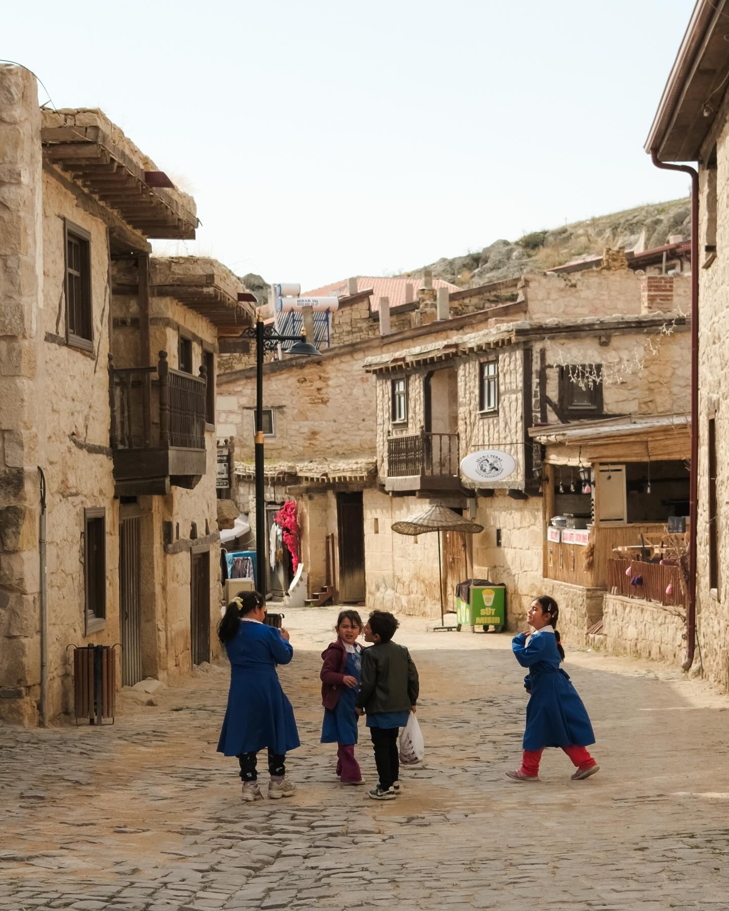 จูเนียร์ - กรวิชญ์ สูงกิจบูลย์