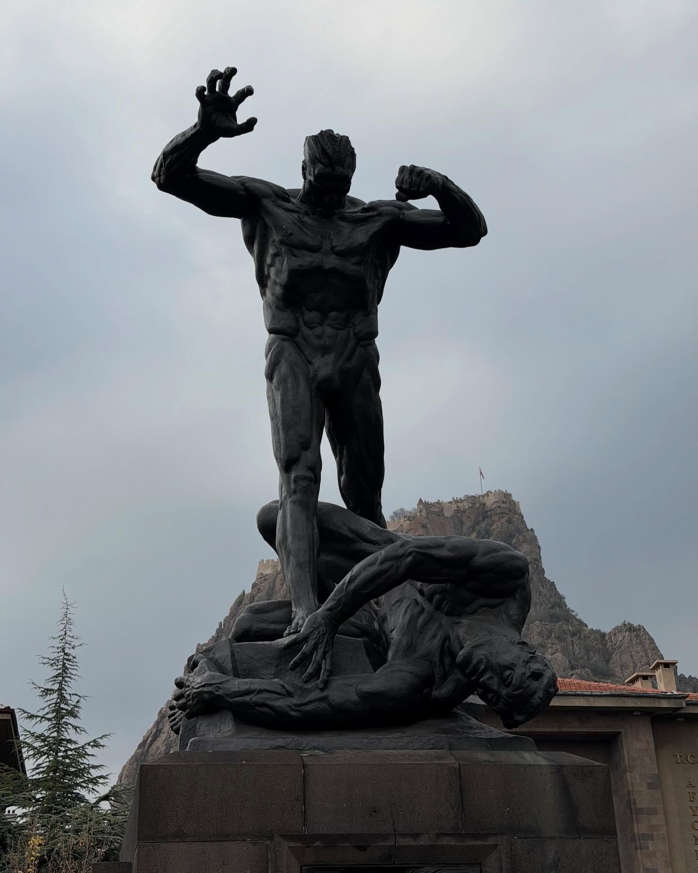 จูเนียร์ - กรวิชญ์ สูงกิจบูลย์