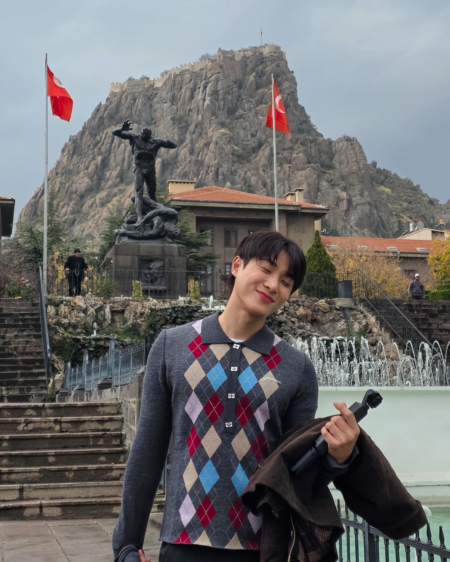 จูเนียร์ - กรวิชญ์ สูงกิจบูลย์