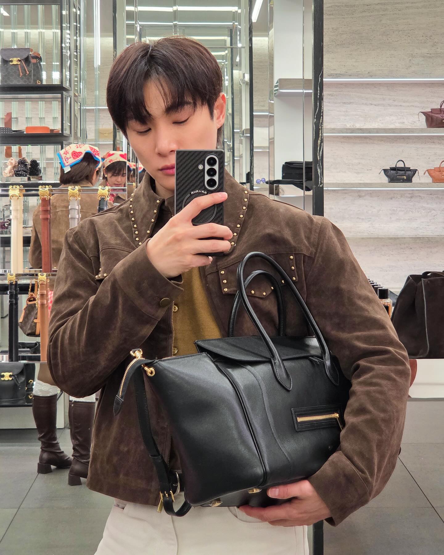 จูเนียร์ - กรวิชญ์ สูงกิจบูลย์