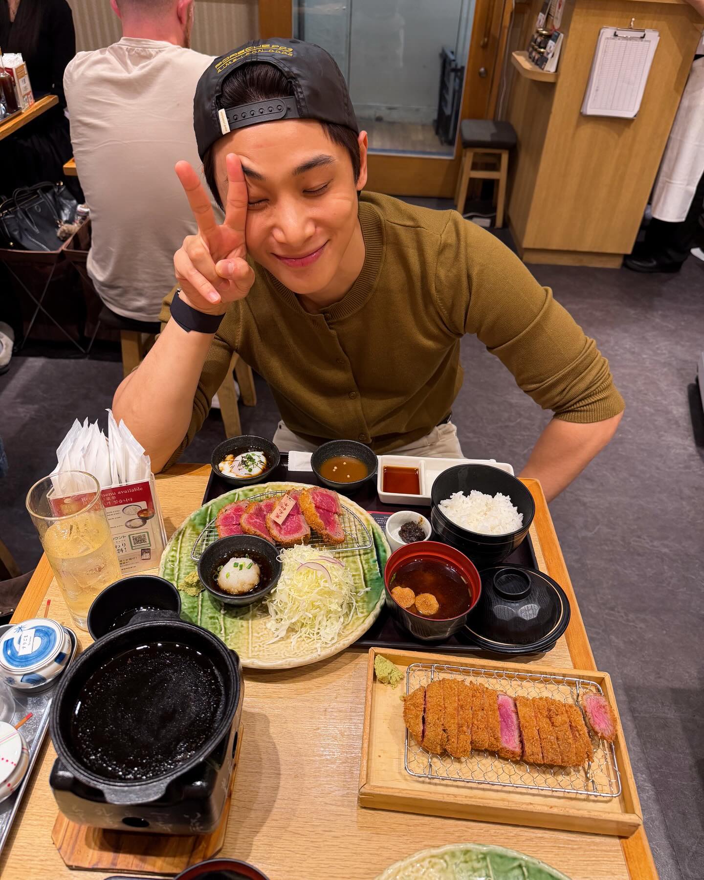 จูเนียร์ - กรวิชญ์ สูงกิจบูลย์