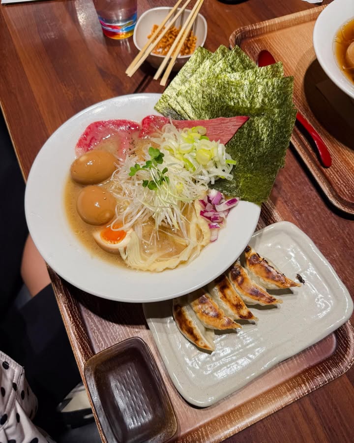 จูเนียร์ - กรวิชญ์ สูงกิจบูลย์