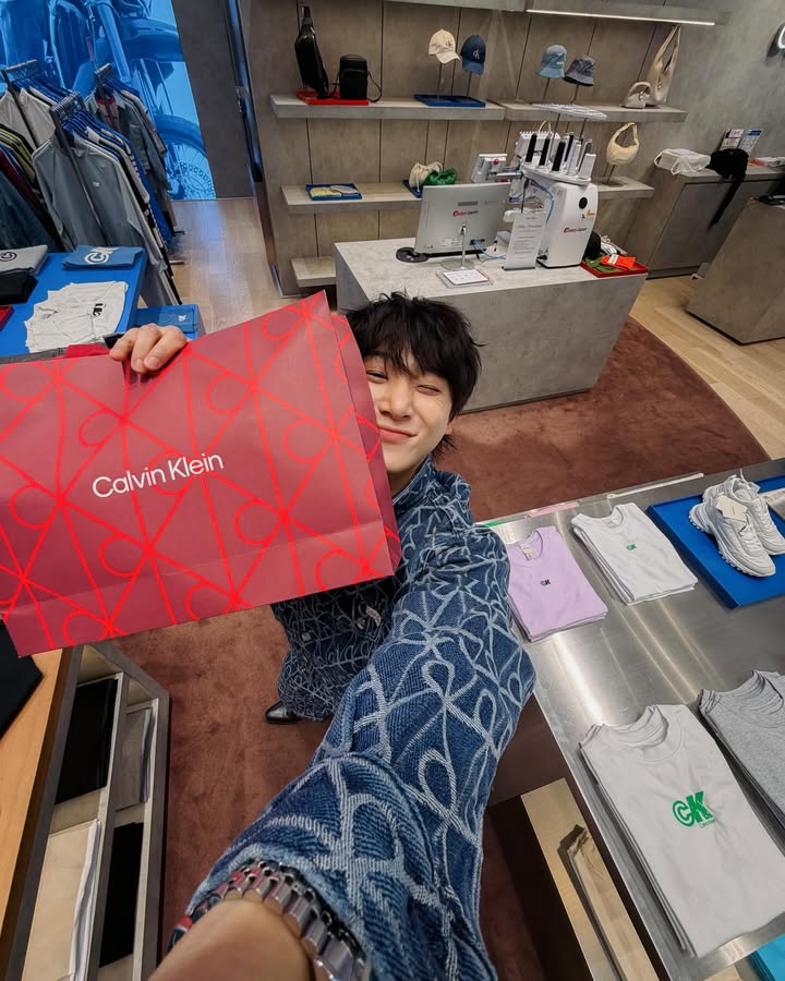 จูเนียร์ - กรวิชญ์ สูงกิจบูลย์