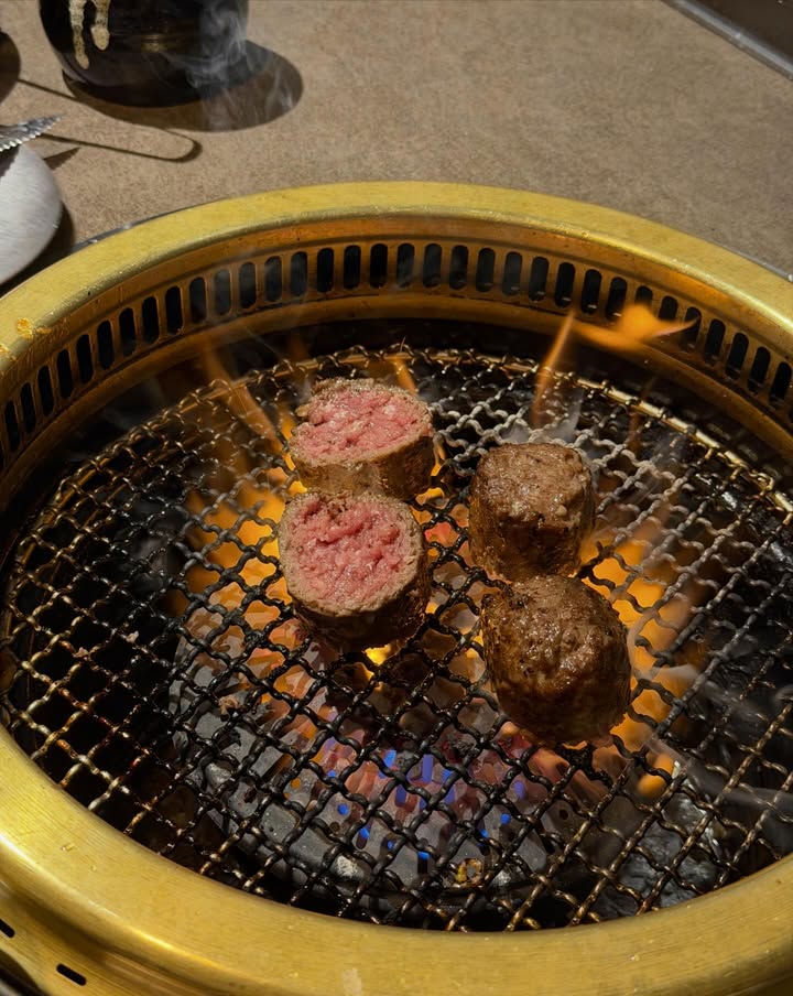 จูเนียร์ - กรวิชญ์ สูงกิจบูลย์