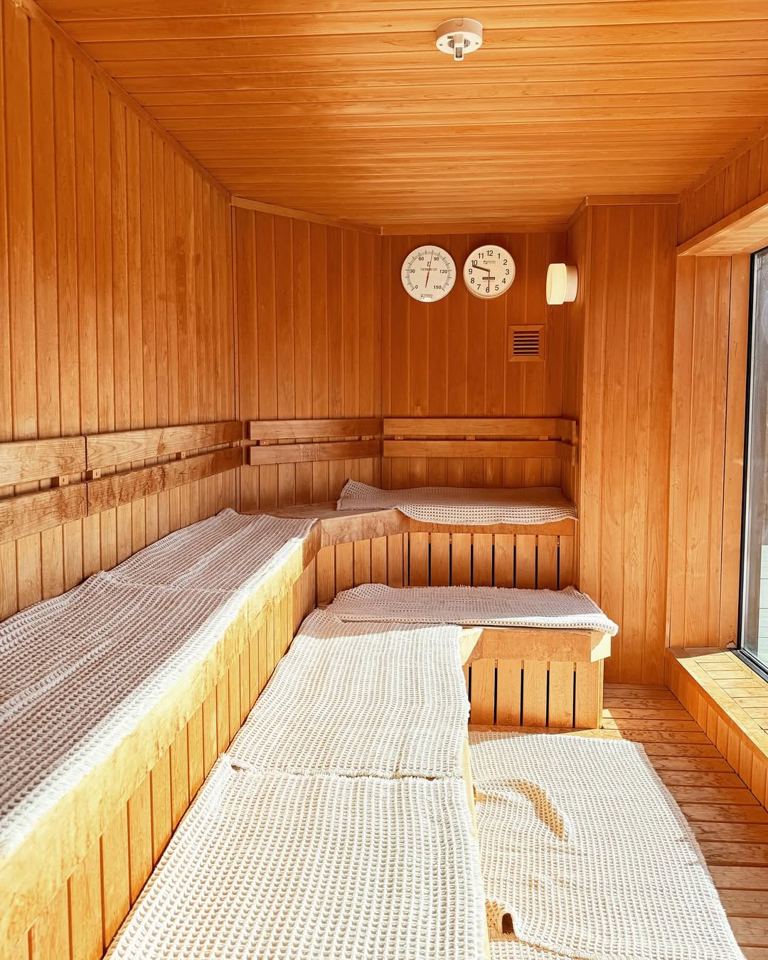 จูเนียร์ - กรวิชญ์ สูงกิจบูลย์