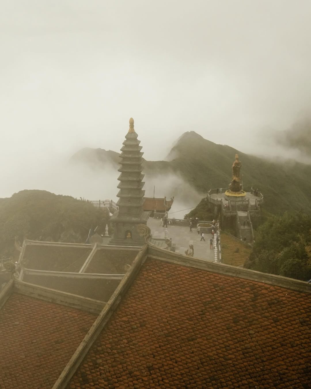 จูเนียร์ - กรวิชญ์ สูงกิจบูลย์