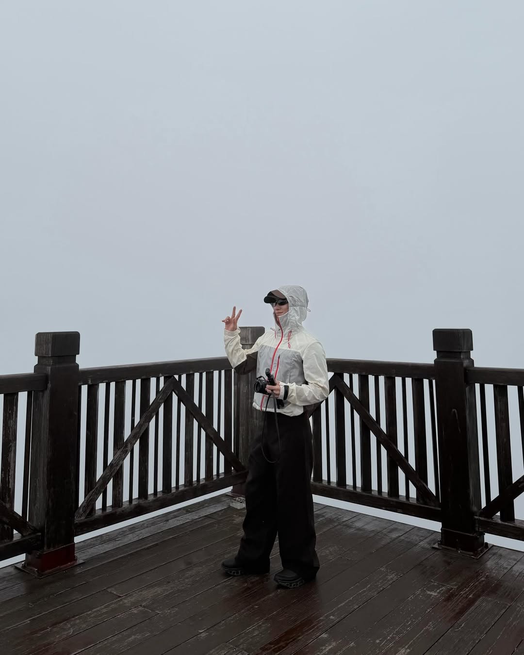 จูเนียร์ - กรวิชญ์ สูงกิจบูลย์