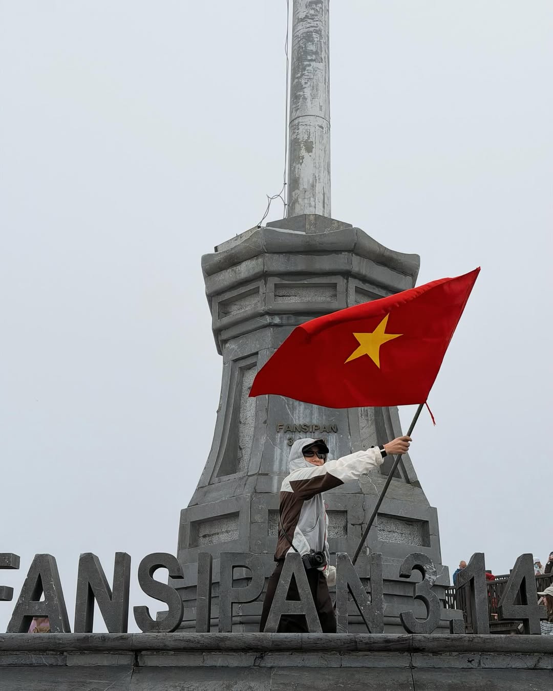 จูเนียร์ - กรวิชญ์ สูงกิจบูลย์