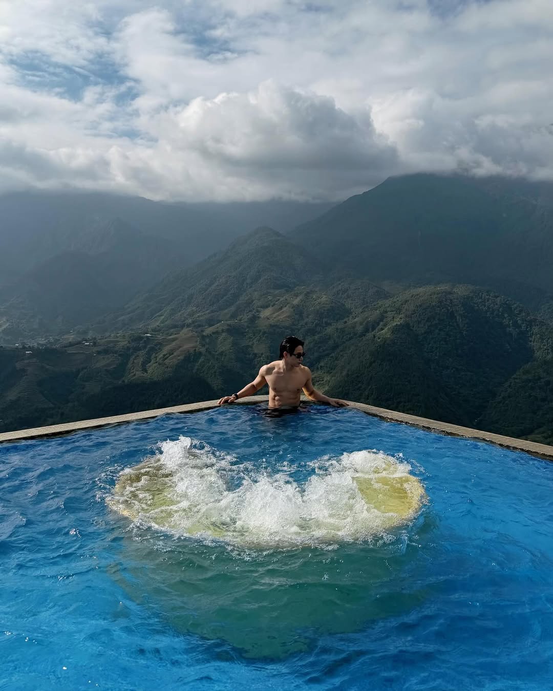 จูเนียร์ - กรวิชญ์ สูงกิจบูลย์