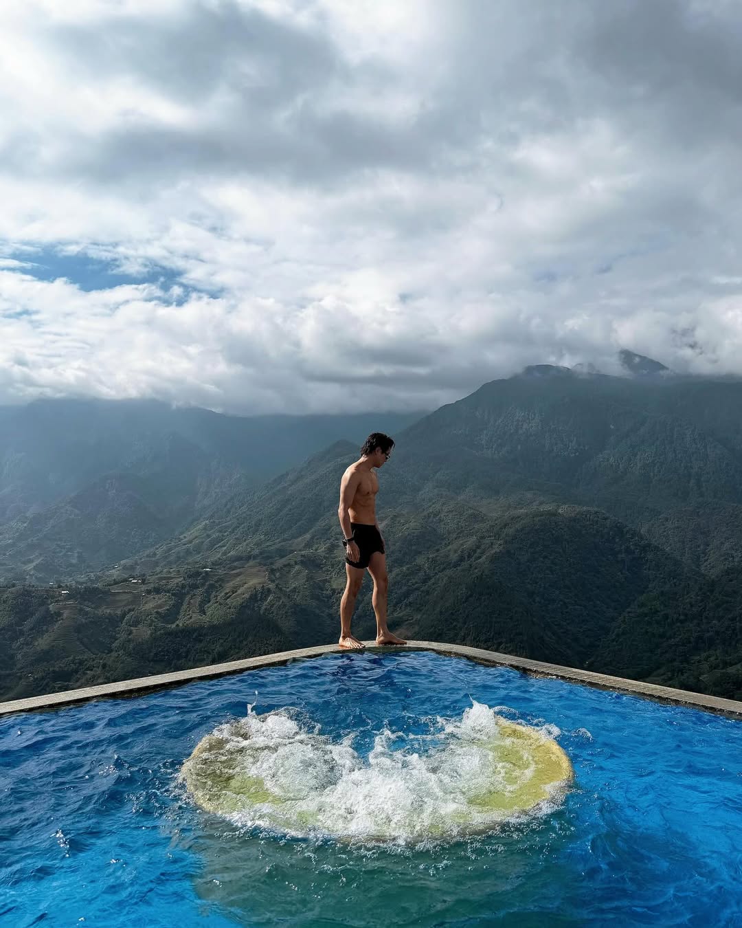 จูเนียร์ - กรวิชญ์ สูงกิจบูลย์