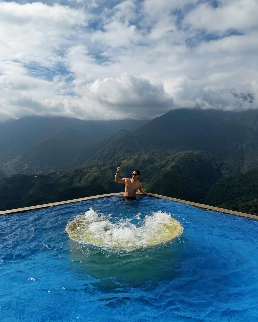 จูเนียร์ - กรวิชญ์ สูงกิจบูลย์