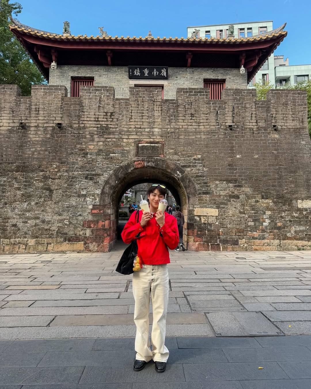 จูเนียร์ - กรวิชญ์ สูงกิจบูลย์