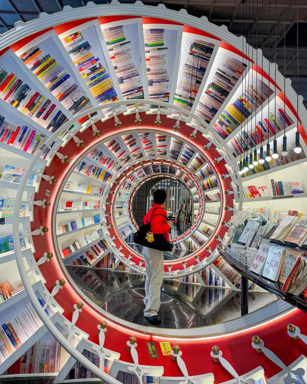 จูเนียร์ - กรวิชญ์ สูงกิจบูลย์