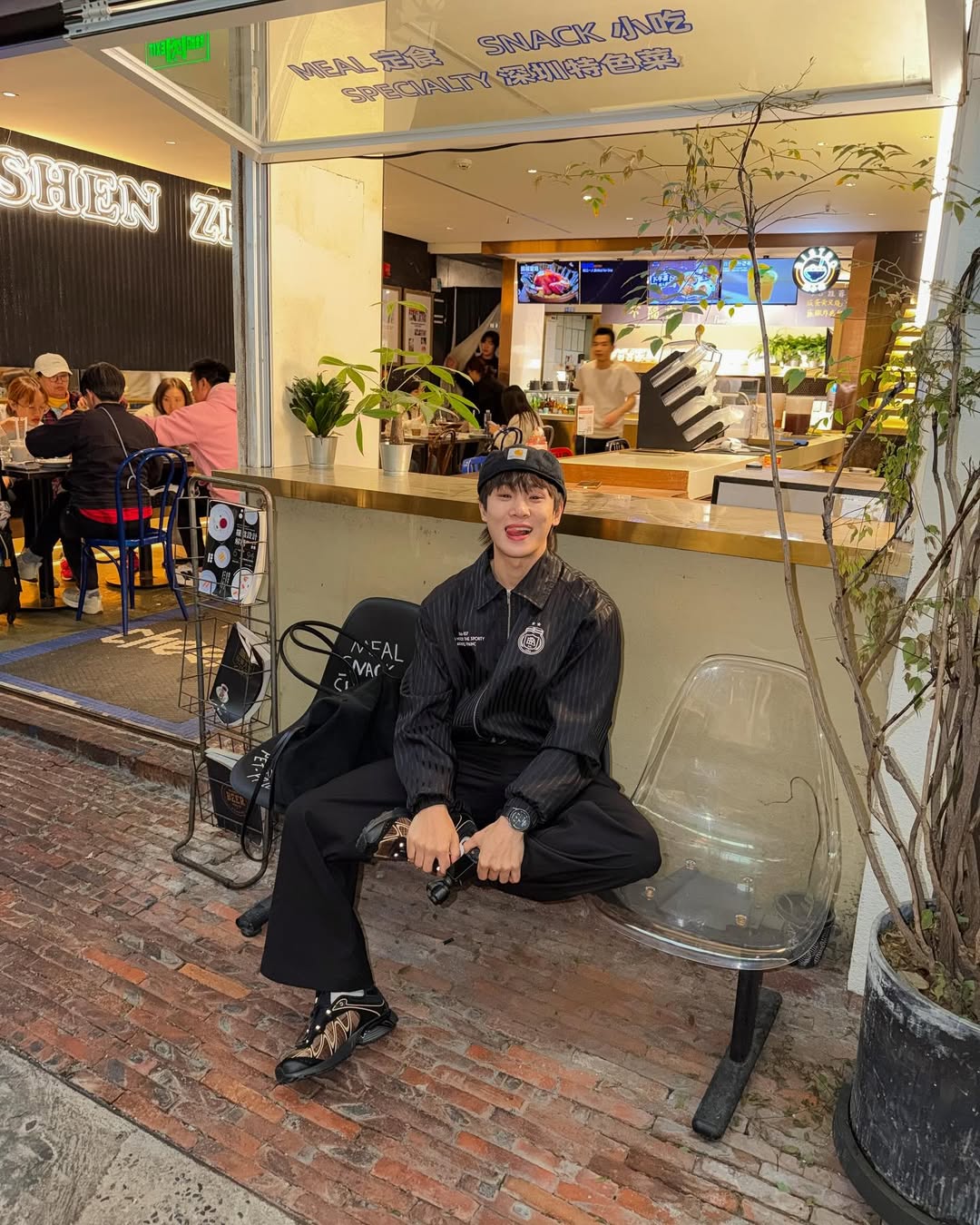 จูเนียร์ - กรวิชญ์ สูงกิจบูลย์