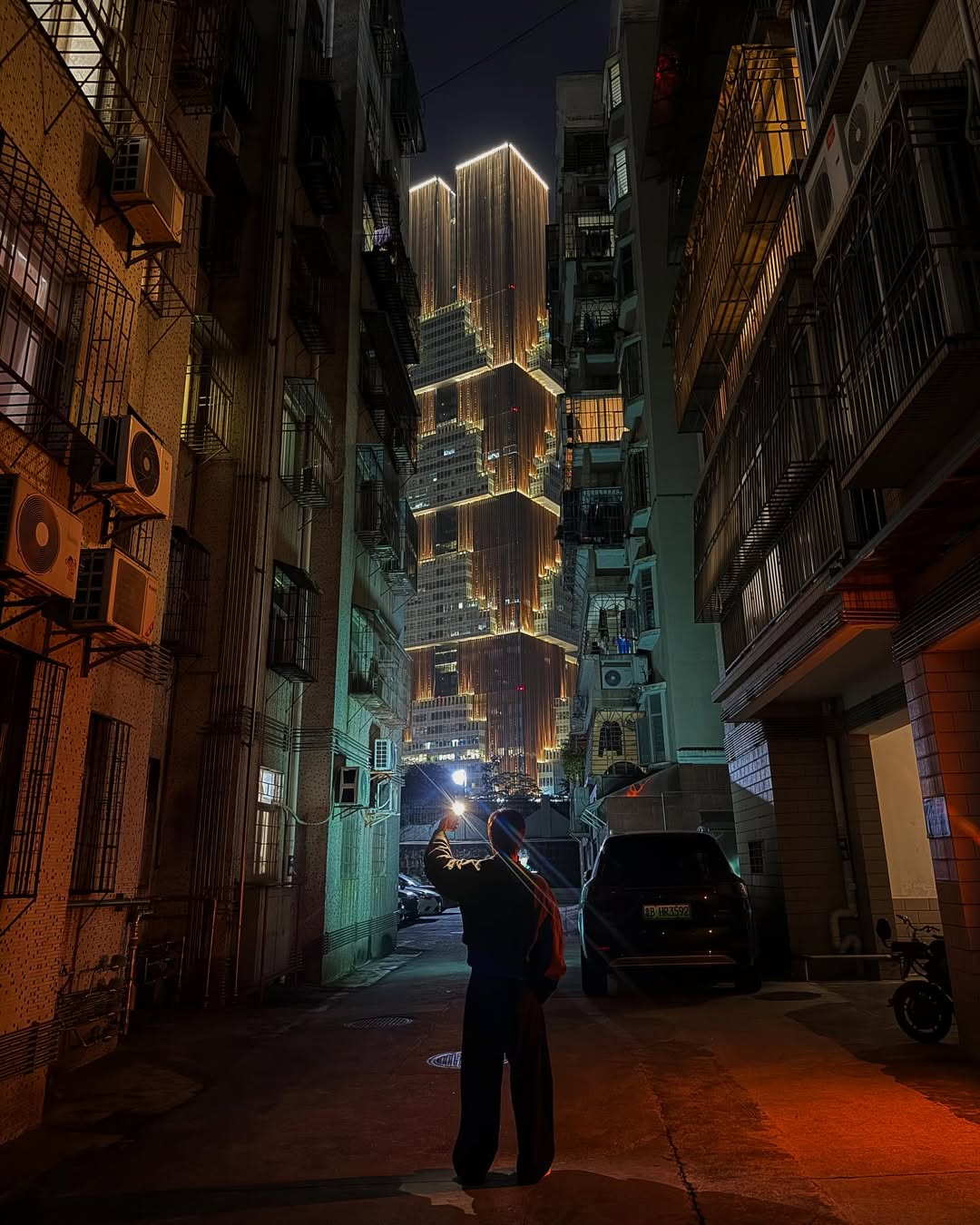 จูเนียร์ - กรวิชญ์ สูงกิจบูลย์