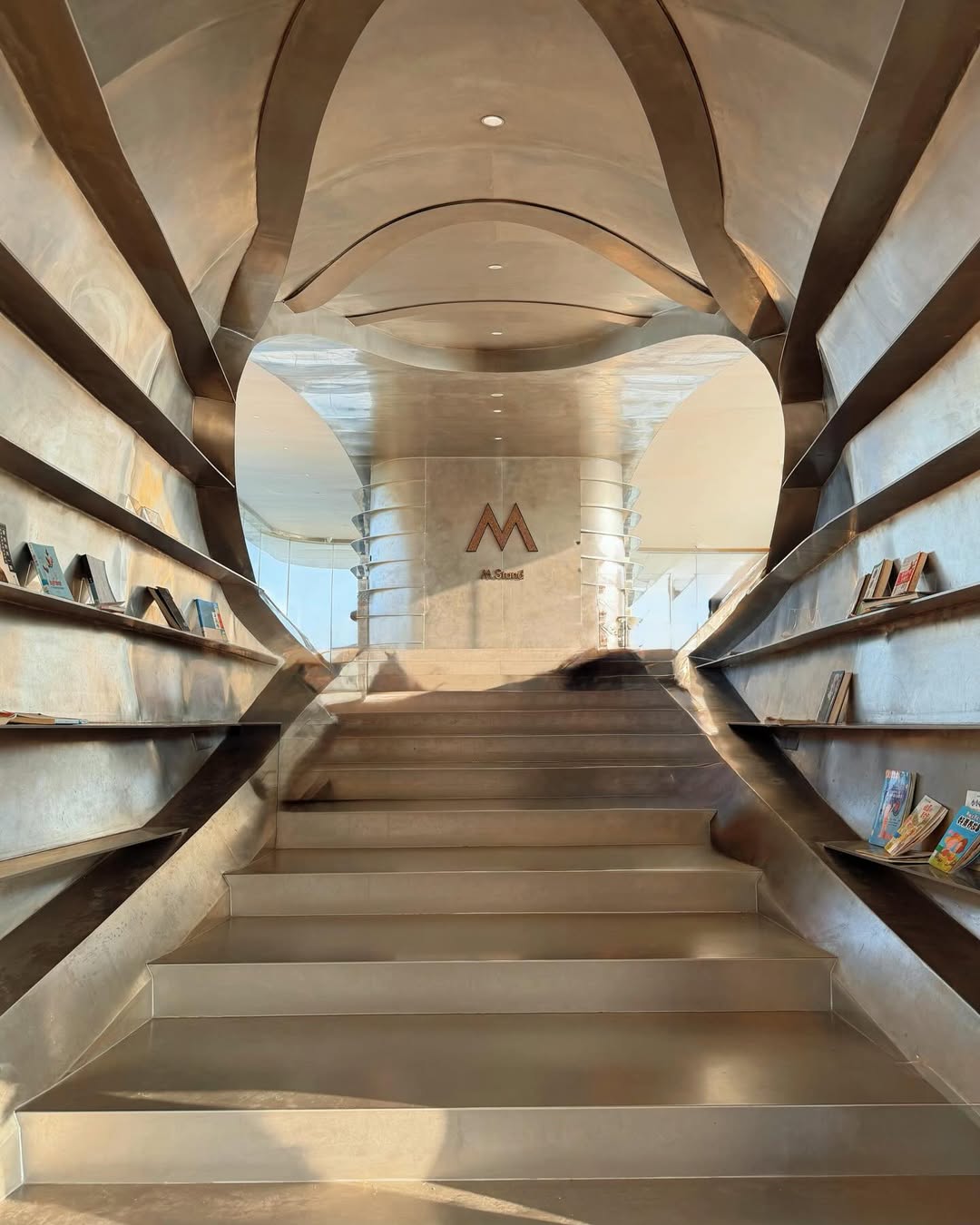 จูเนียร์ - กรวิชญ์ สูงกิจบูลย์