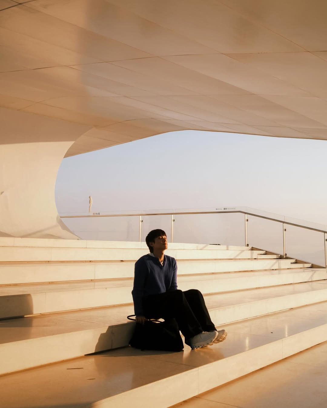 จูเนียร์ - กรวิชญ์ สูงกิจบูลย์