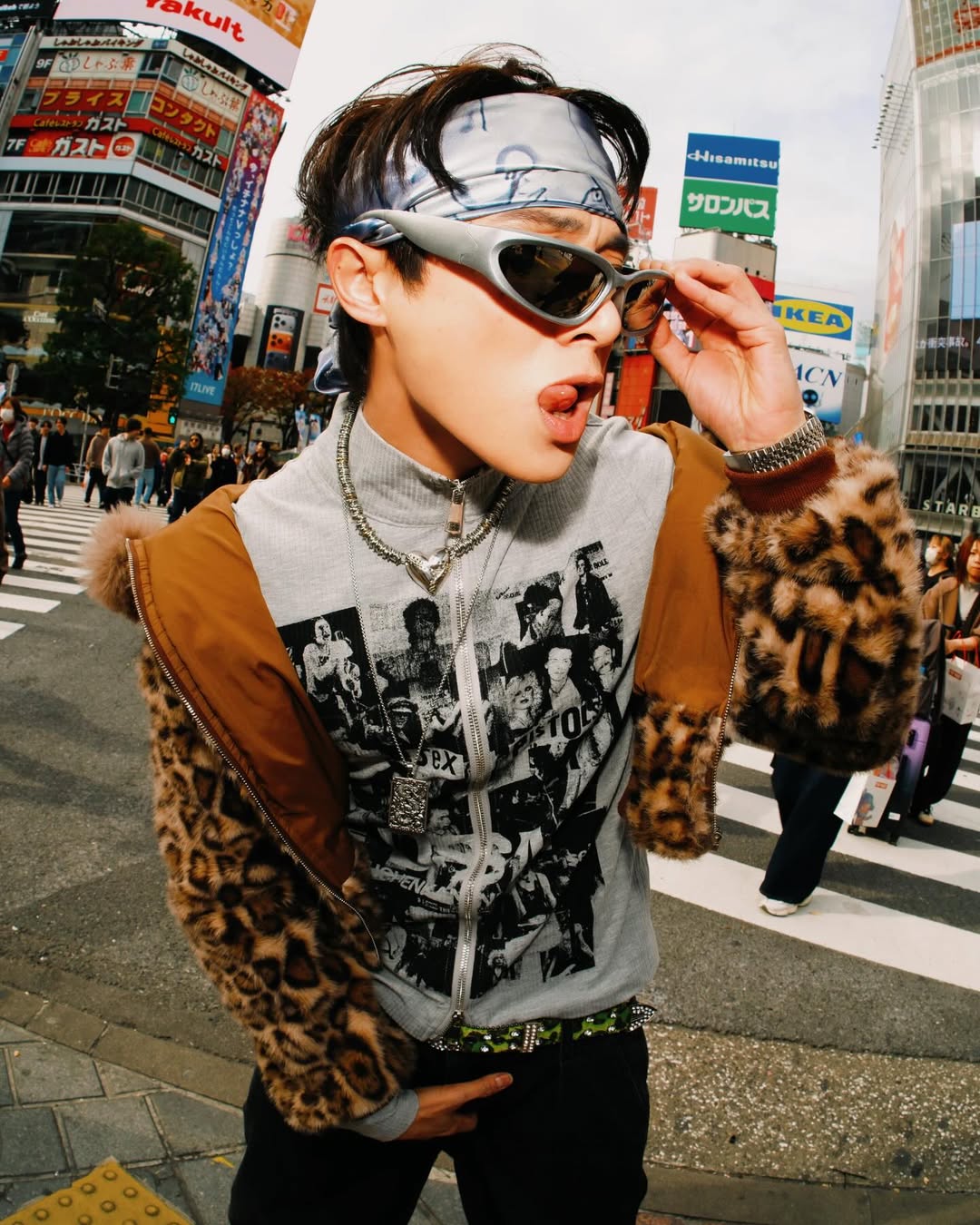 จูเนียร์ - กรวิชญ์ สูงกิจบูลย์