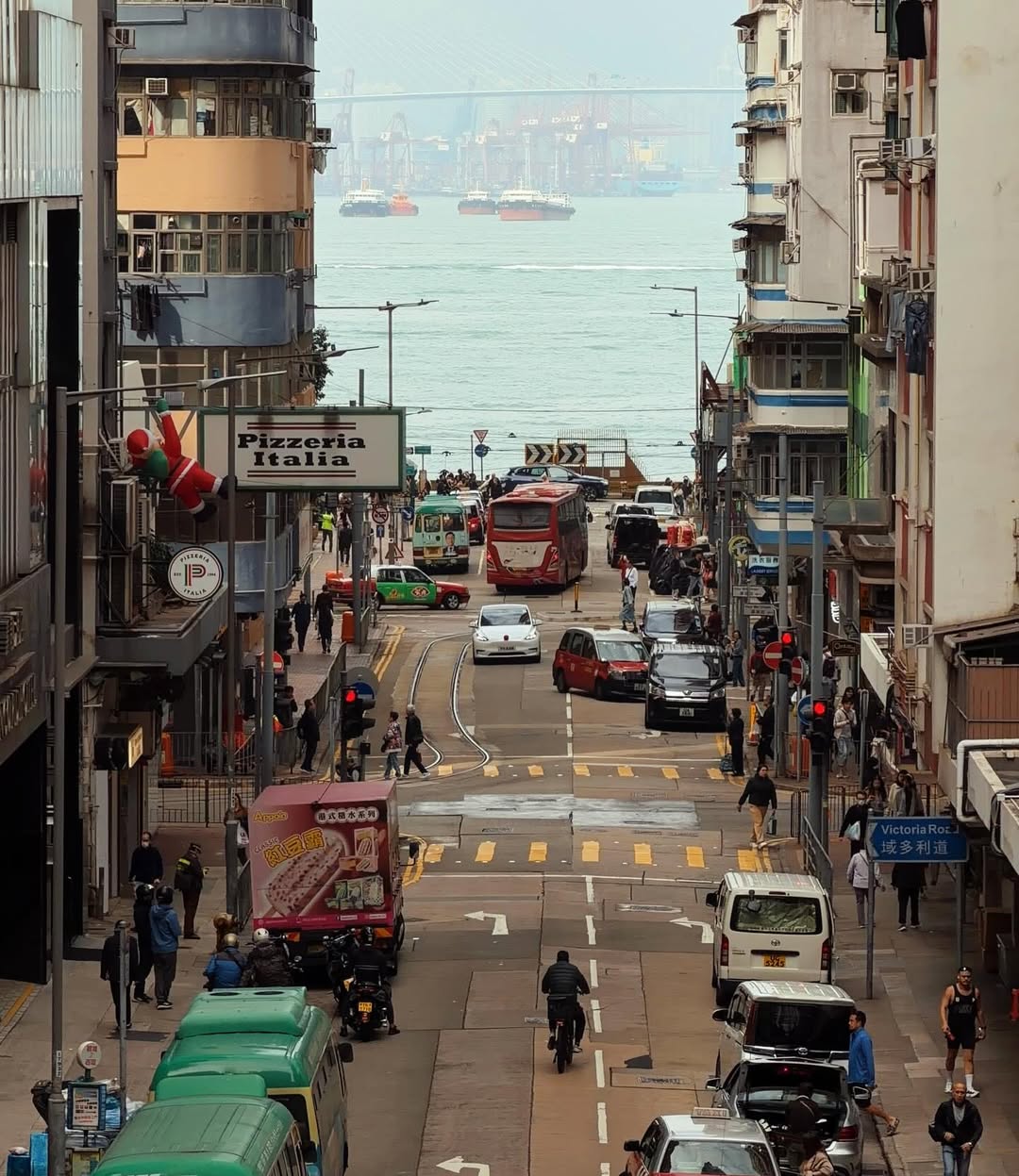 จูเนียร์ - กรวิชญ์ สูงกิจบูลย์