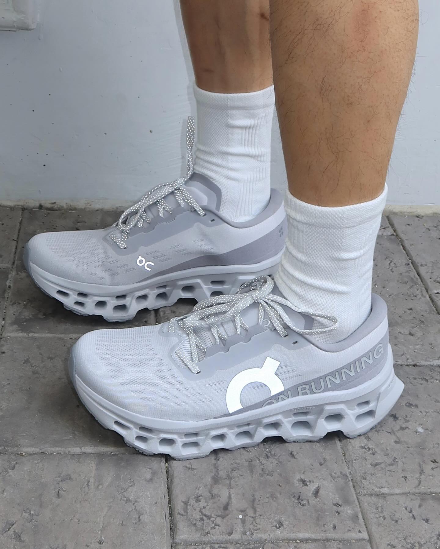 จูเนียร์ - กรวิชญ์ สูงกิจบูลย์