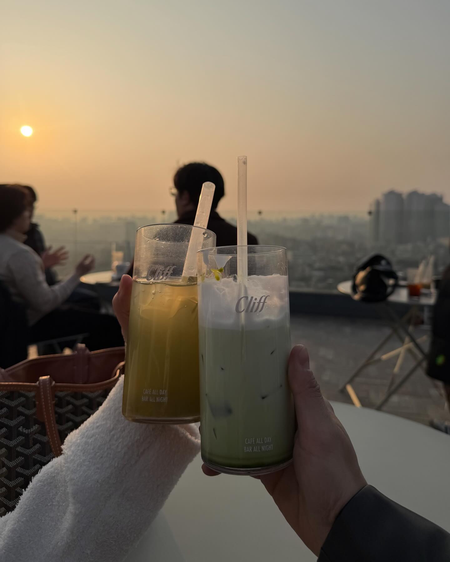 จูเนียร์ - กรวิชญ์ สูงกิจบูลย์