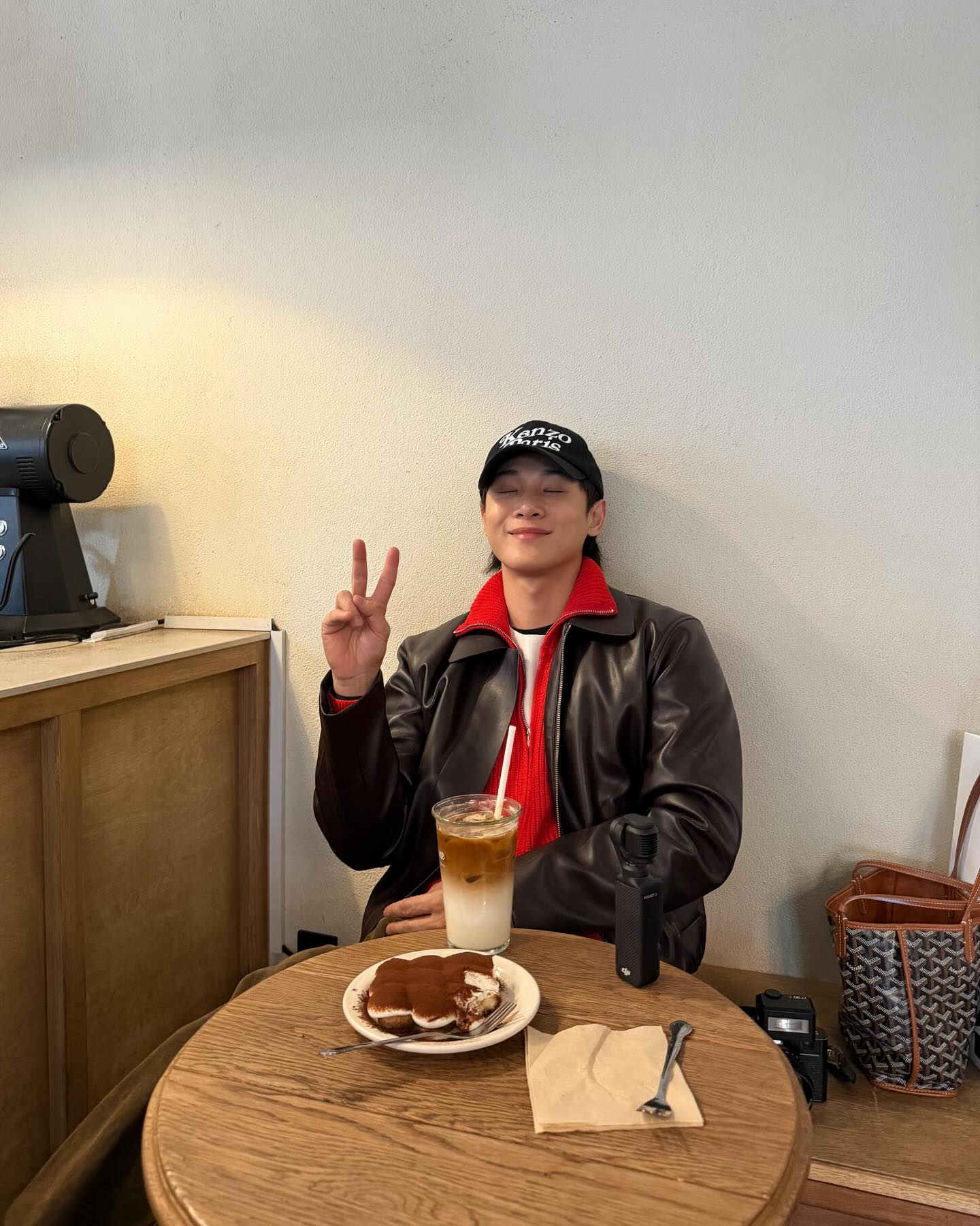 จูเนียร์ - กรวิชญ์ สูงกิจบูลย์