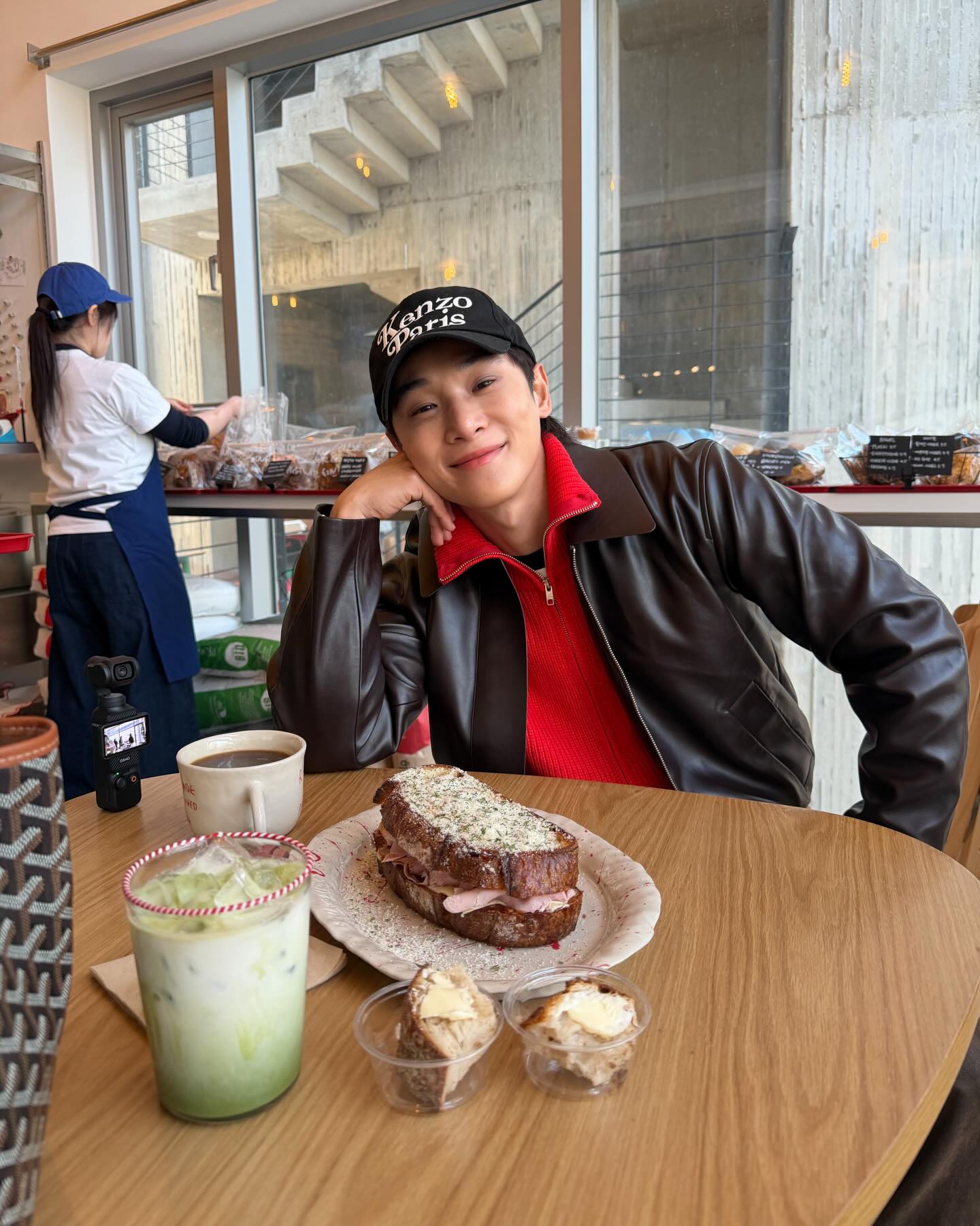 จูเนียร์ - กรวิชญ์ สูงกิจบูลย์