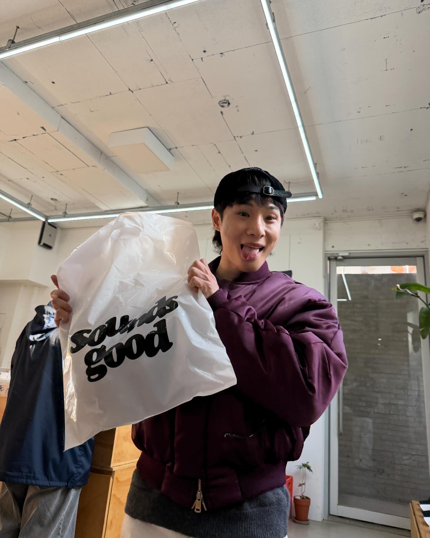 จูเนียร์ - กรวิชญ์ สูงกิจบูลย์