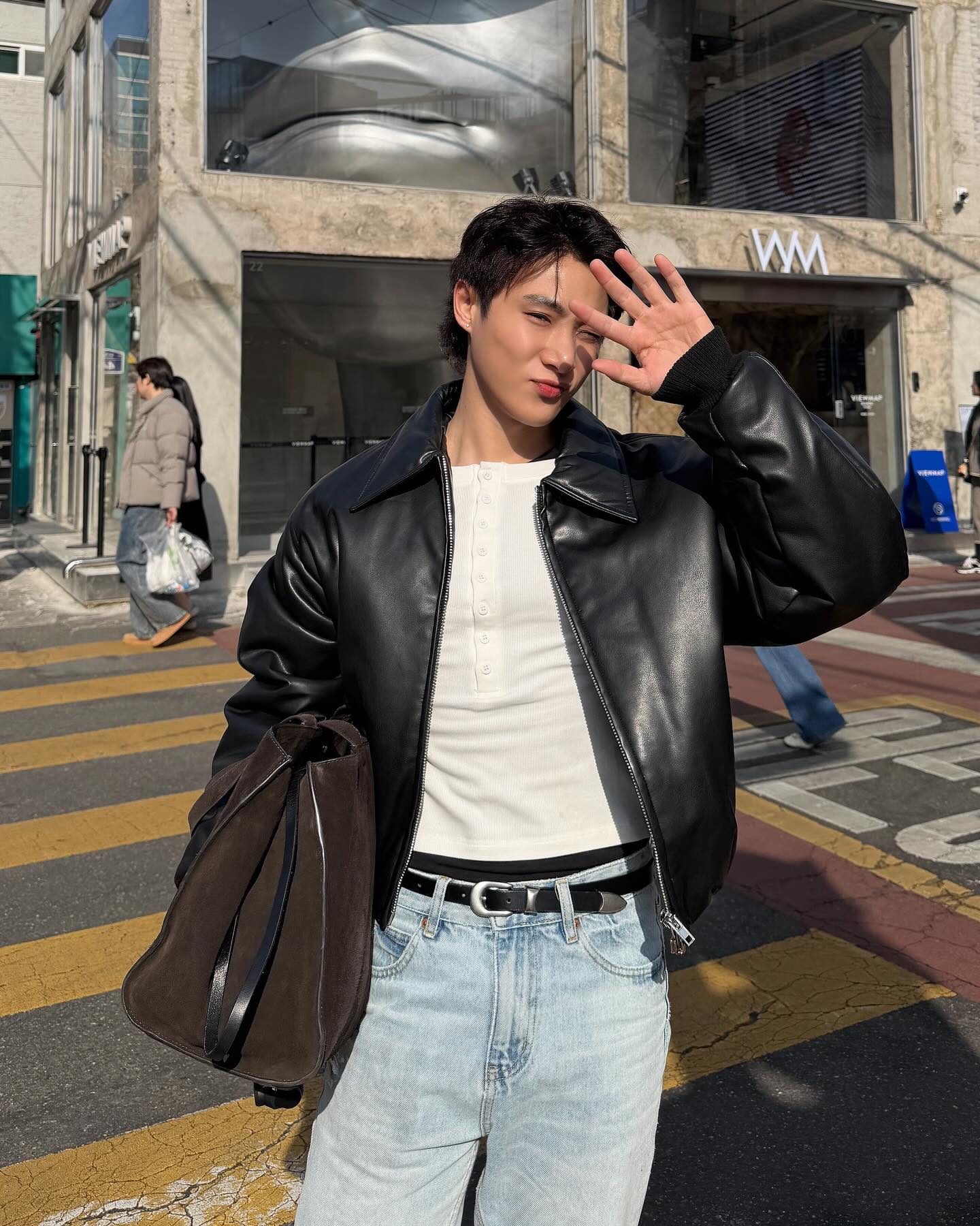 จูเนียร์ - กรวิชญ์ สูงกิจบูลย์