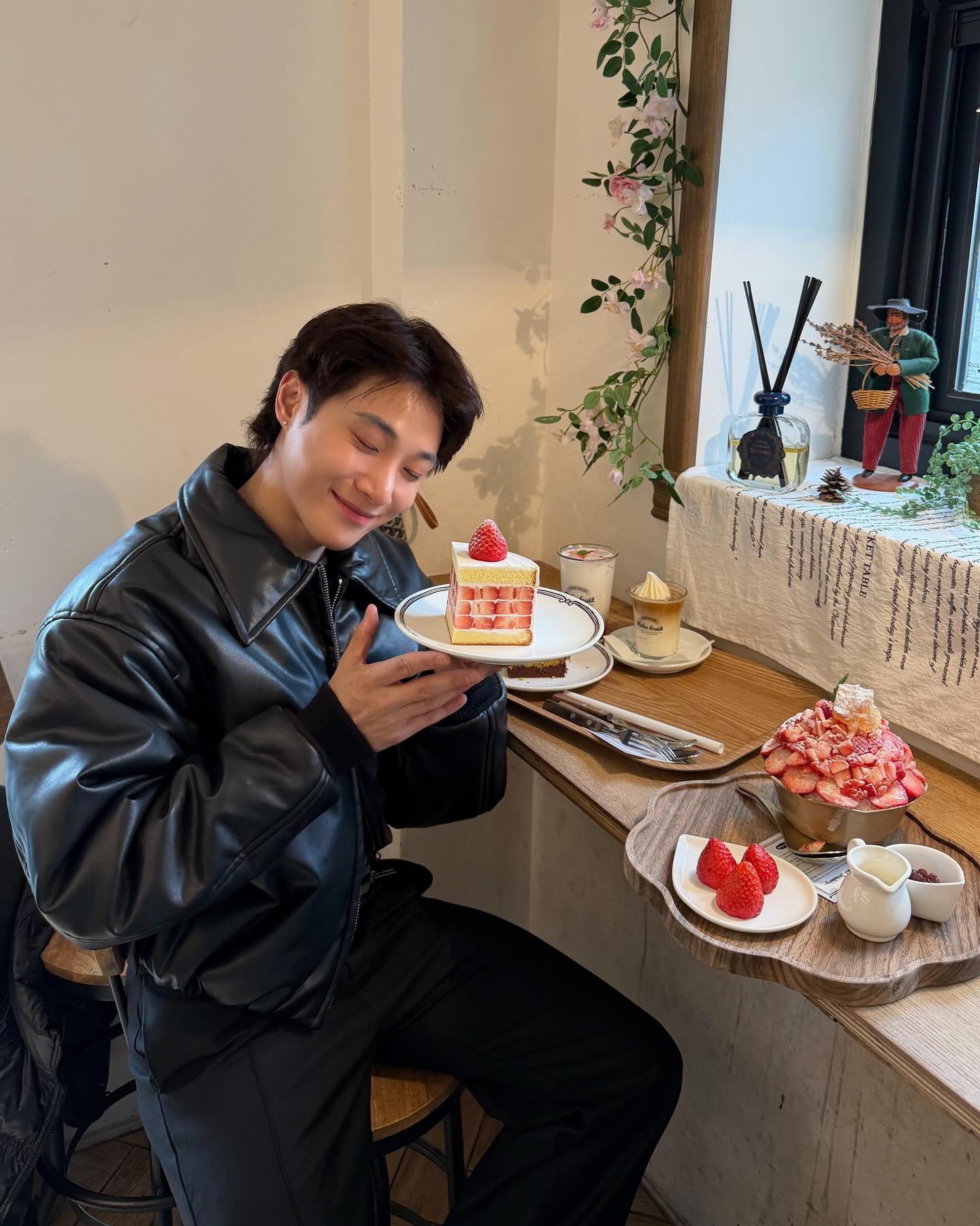 จูเนียร์ - กรวิชญ์ สูงกิจบูลย์