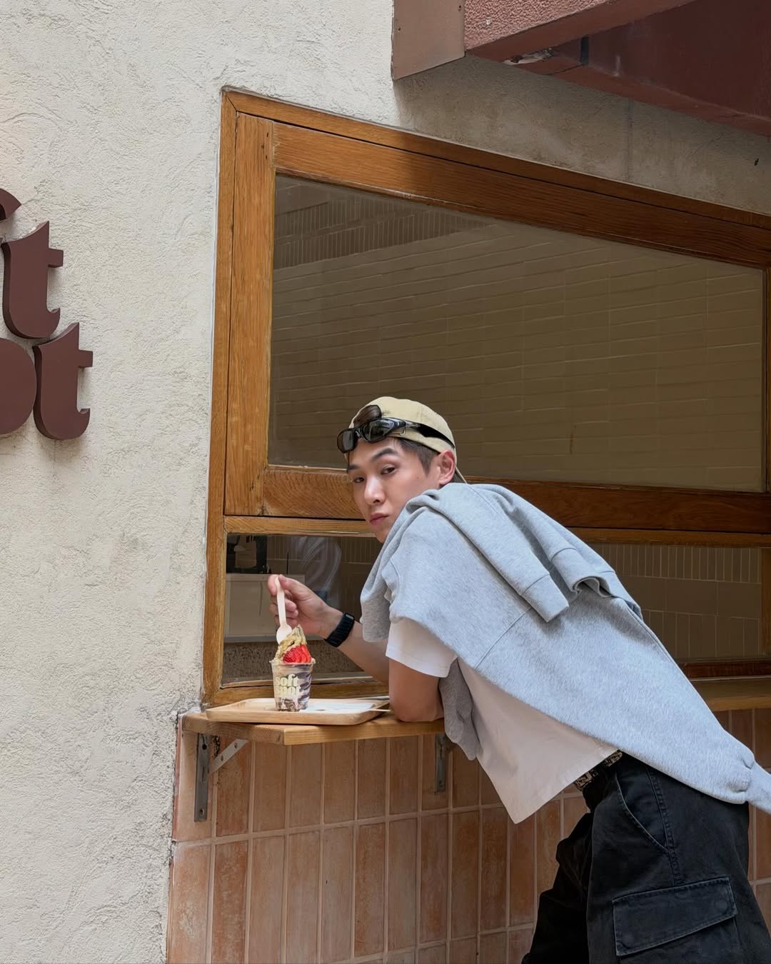 จูเนียร์ - กรวิชญ์ สูงกิจบูลย์