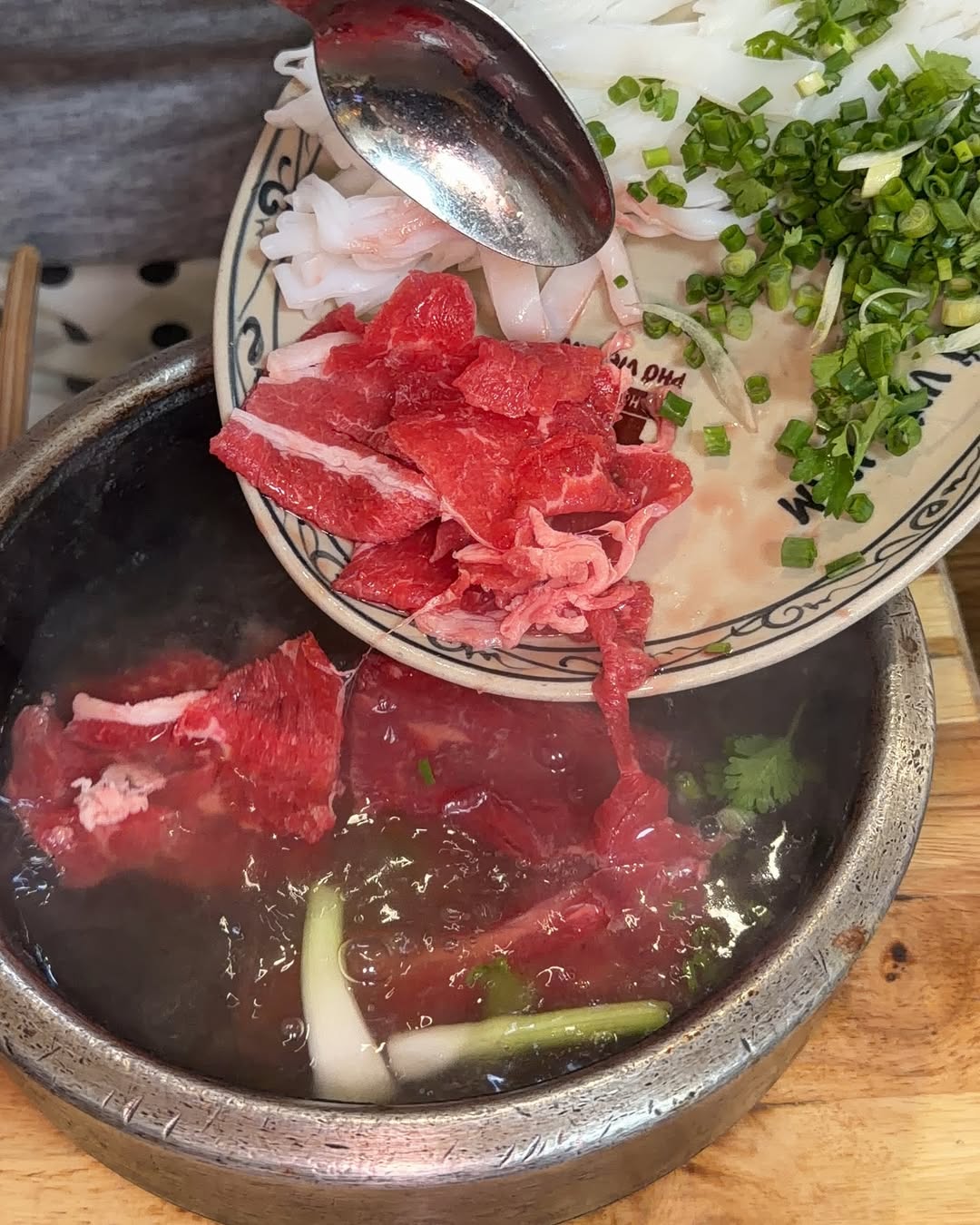 จูเนียร์ - กรวิชญ์ สูงกิจบูลย์