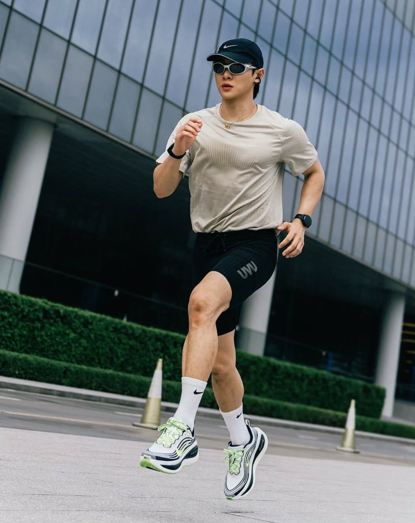 จูเนียร์ - กรวิชญ์ สูงกิจบูลย์