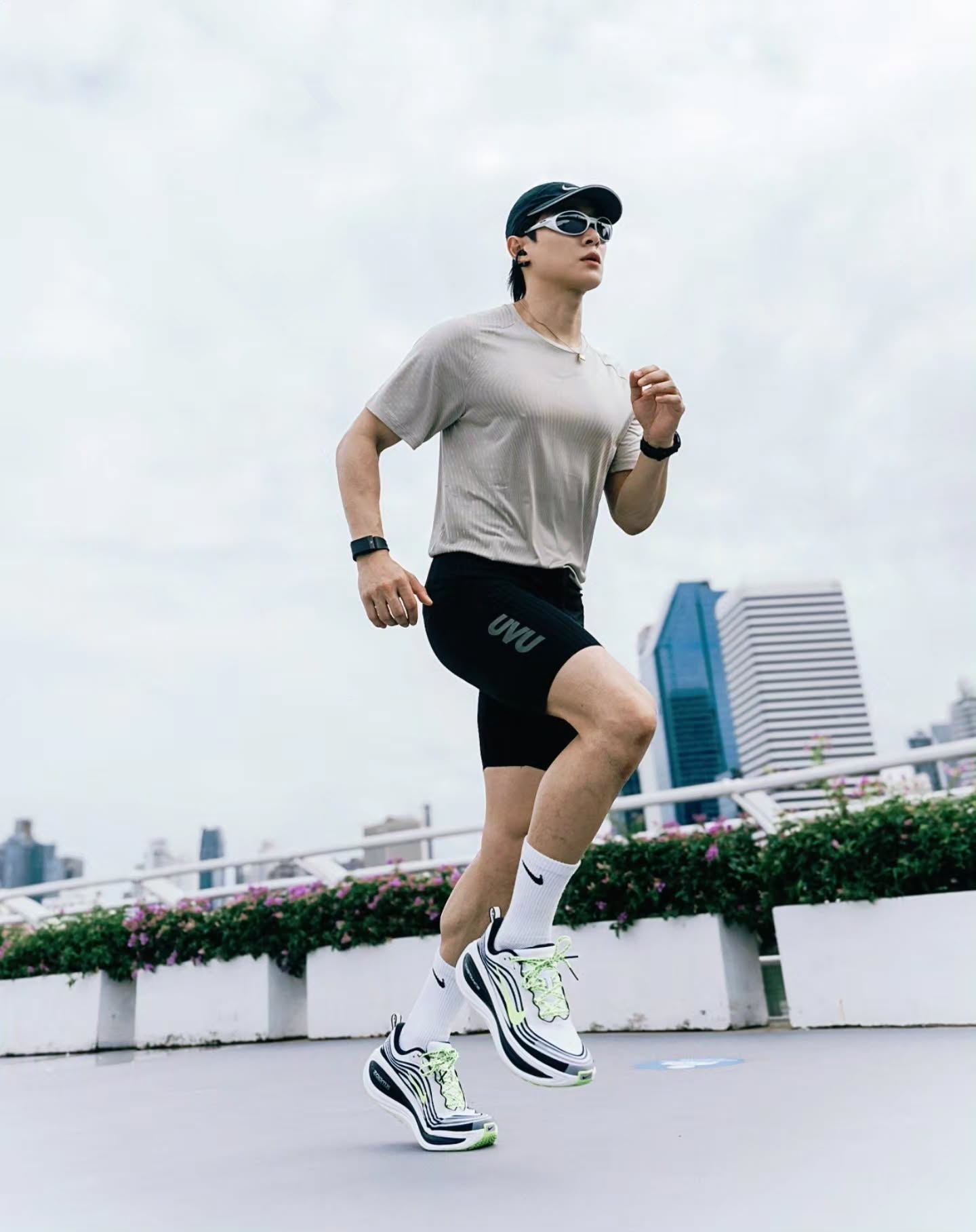 จูเนียร์ - กรวิชญ์ สูงกิจบูลย์