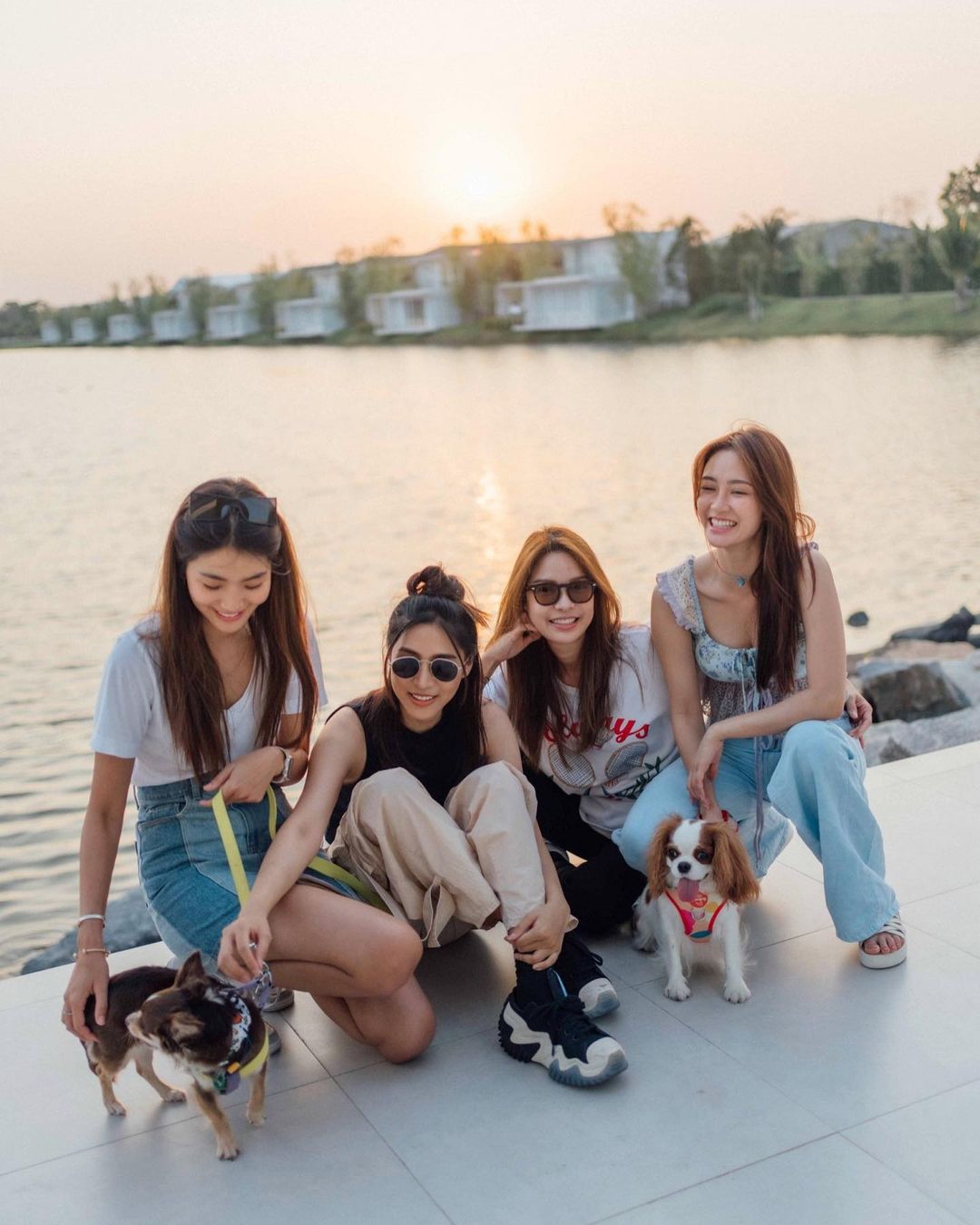 เอม - สาธิดา ปิ่นสินชัย