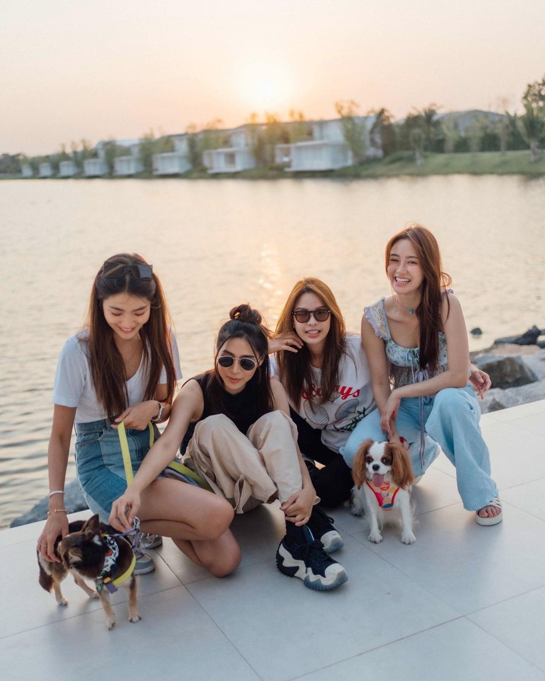 เอม - สาธิดา ปิ่นสินชัย