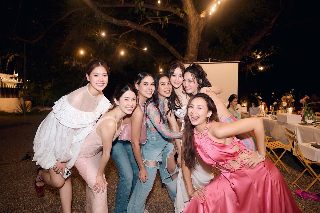 เอม - สาธิดา ปิ่นสินชัย