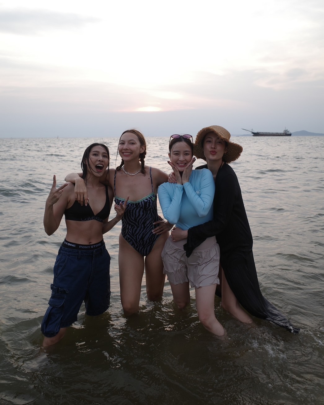 เอม - สาธิดา ปิ่นสินชัย