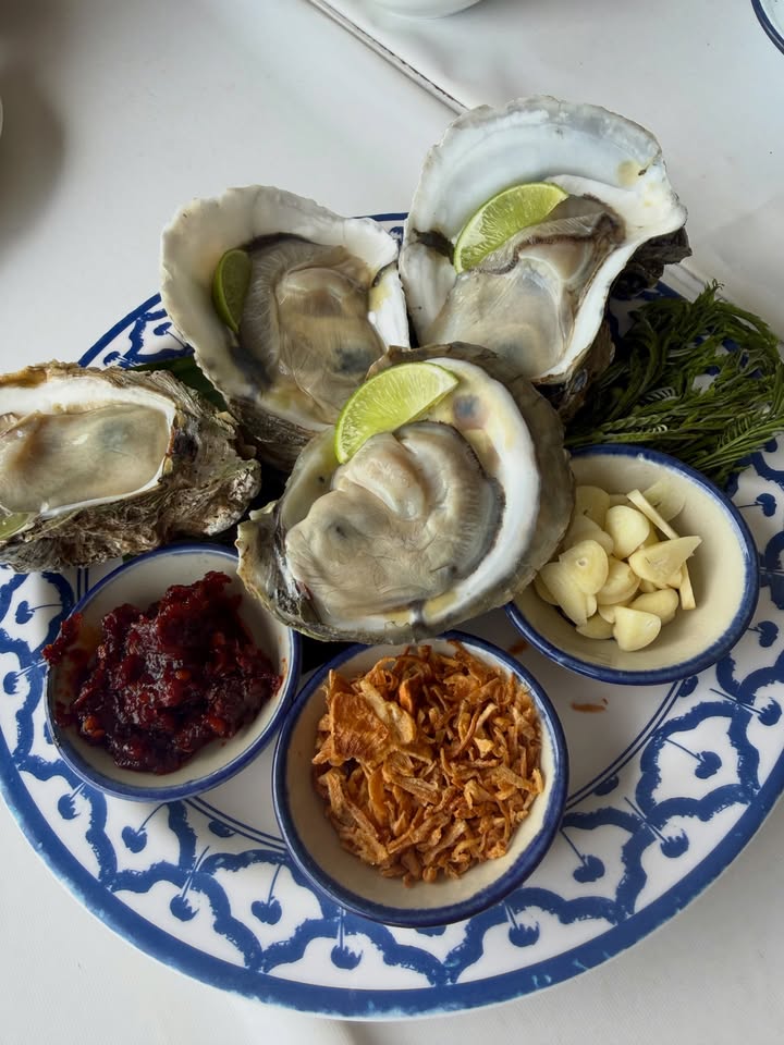 เอม - สาธิดา ปิ่นสินชัย