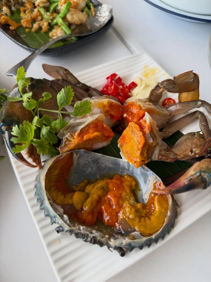 เอม - สาธิดา ปิ่นสินชัย