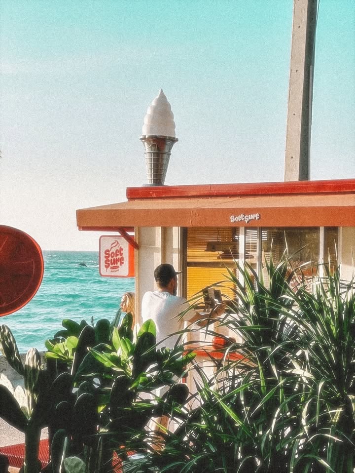 เอม - สาธิดา ปิ่นสินชัย