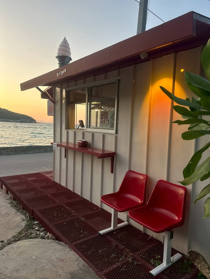 เอม - สาธิดา ปิ่นสินชัย