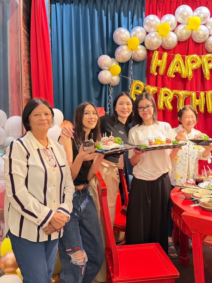 เอม - สาธิดา ปิ่นสินชัย