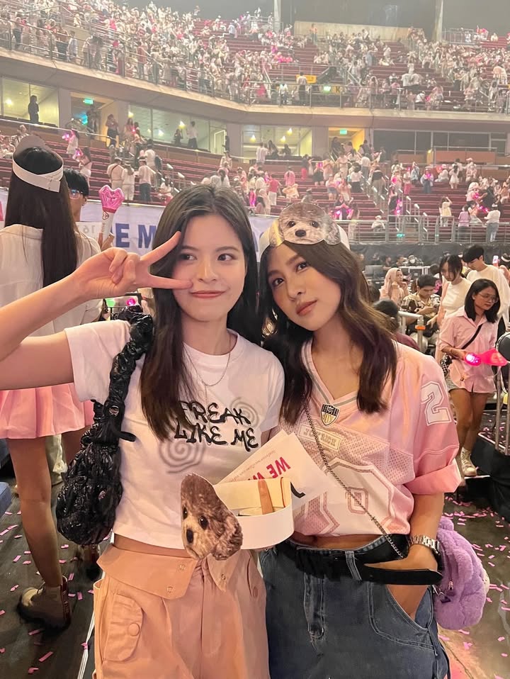 เอม - สาธิดา ปิ่นสินชัย