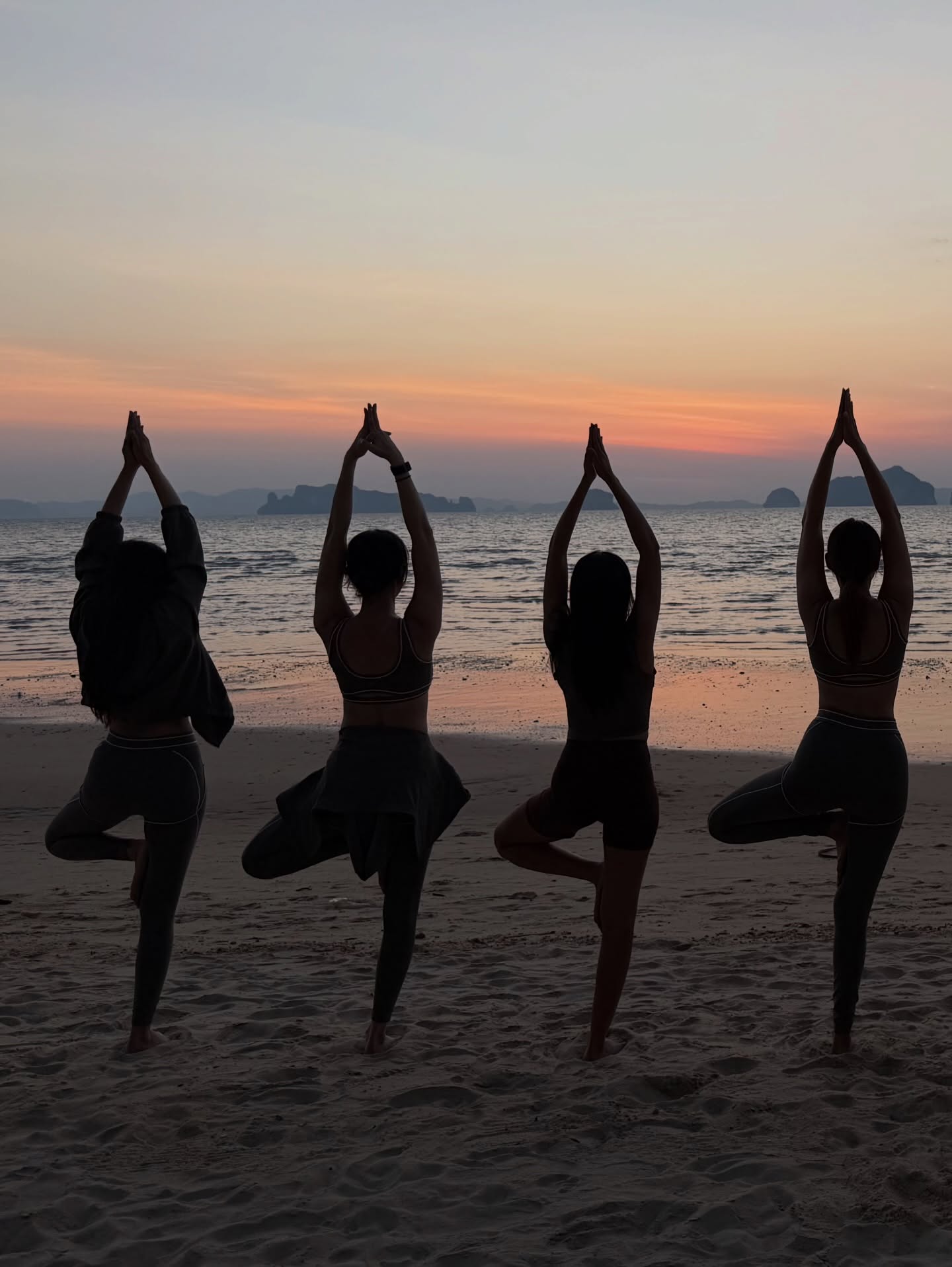 เอม - สาธิดา ปิ่นสินชัย