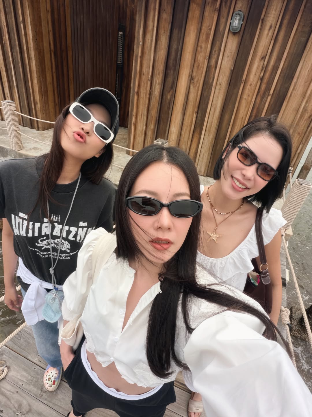 เอม - สาธิดา ปิ่นสินชัย