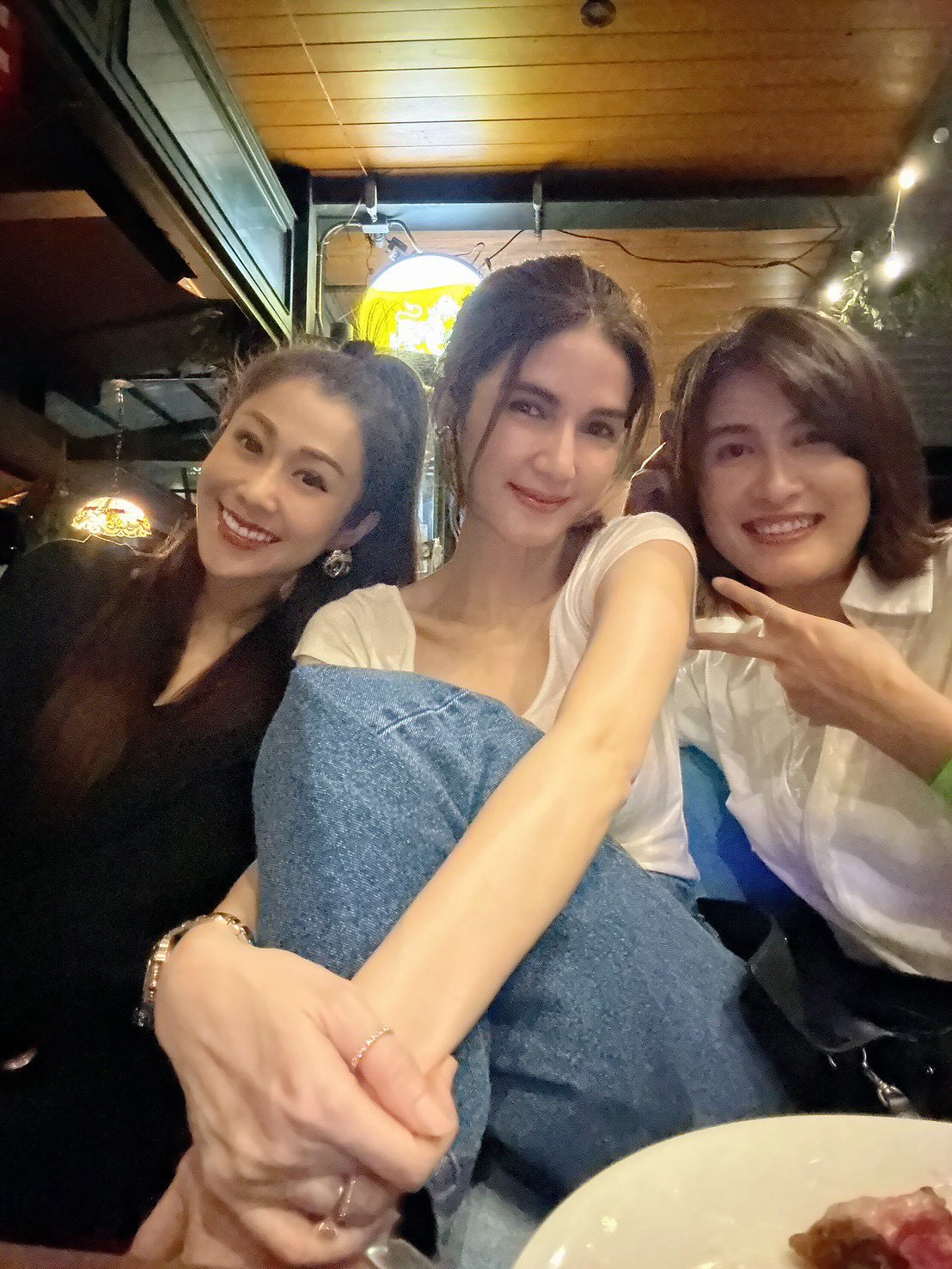 โบว์ - แวนดา สหวงษ์